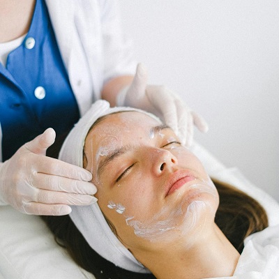 Deep cleansing facial in dubai